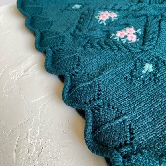 VINTAGE Weekend Edition Hand Knitted Green Floral Sweater - Picture 4 of 12